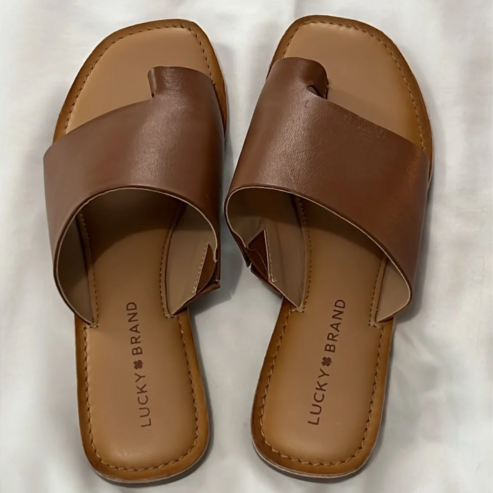 NWOB Lucky Brand Tan Leather Vayleri Sandals - Picture 2 of 5